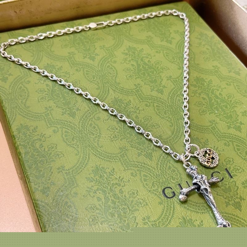 G*u*i necklaces